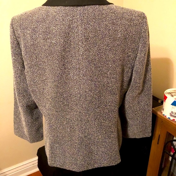 LE SUIT | boucle suit w/button down suit - Picture 4 of 8